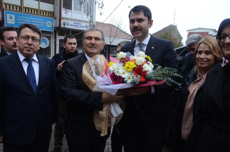 Bakan Kurum, Bigadiç Belediyesini Ziyaret Etti