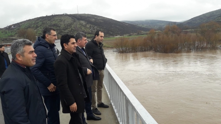 Kepsut’ta Vatandaşlar Dere Taşmasına Karşı Uyarıldı