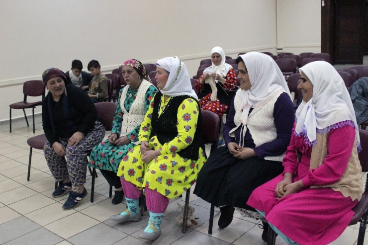 Gündüz Tarla, Akşam Tiyatro