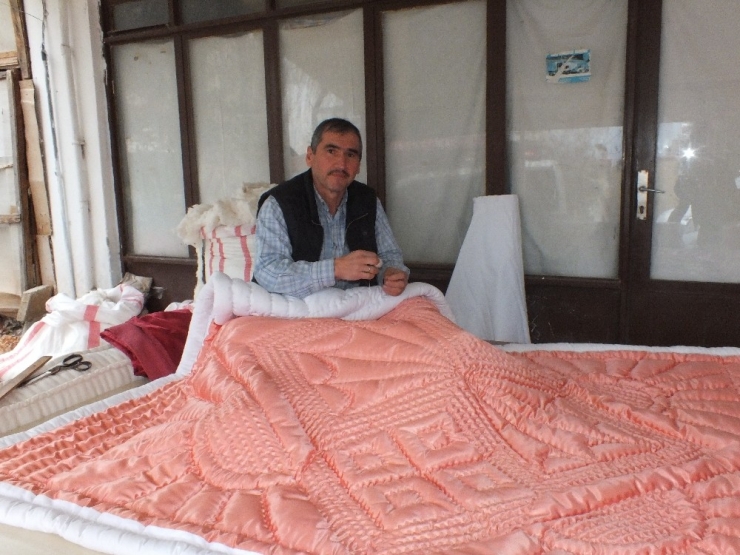 Kaş’ın Son Yorgancısı Modern Zamana Direniyor