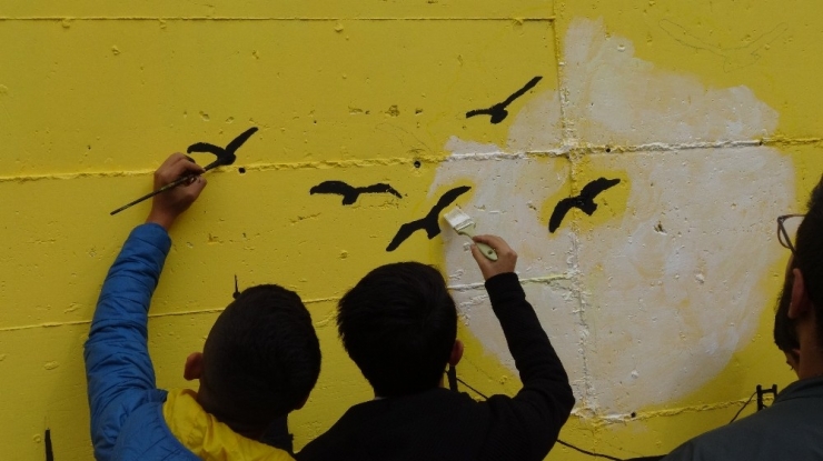 Gercüş’te Sokaklar Şair Ve Yazar Resimleriyle Renklendi