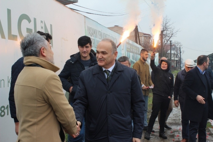 Gençler, Başkan Adayı Özlü’yü Tulum Ve Meşale İle Karşıladı