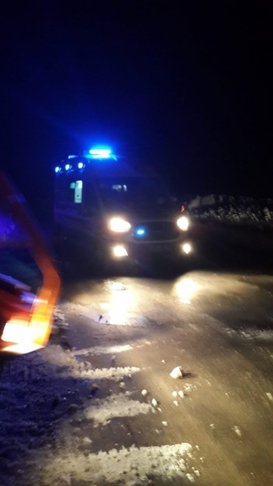 Afad Ekipleri Amfibik Araçla Hasta Çocuğu Kurtardı