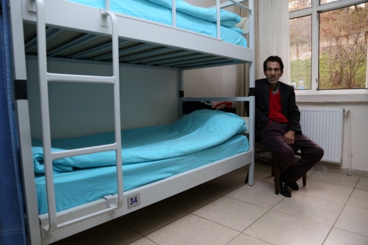 Kocaeli’nde Barınma Merkezi Vatandaşlara Yuva Oluyor