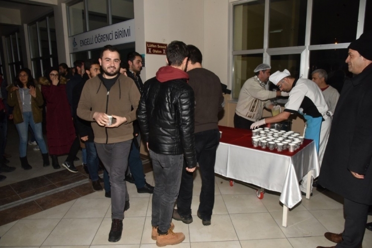 Neü’de Sınavlara Hazırlanan Öğrencilere Çorba İkramı