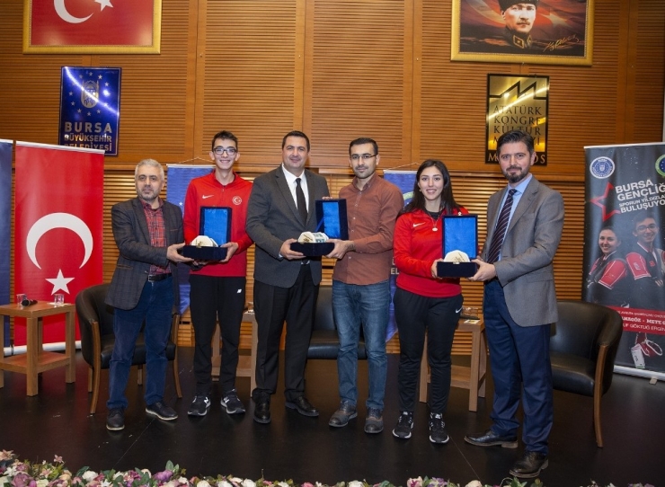 Sporun Yıldızları Bursalı Gençlerle Buluştu