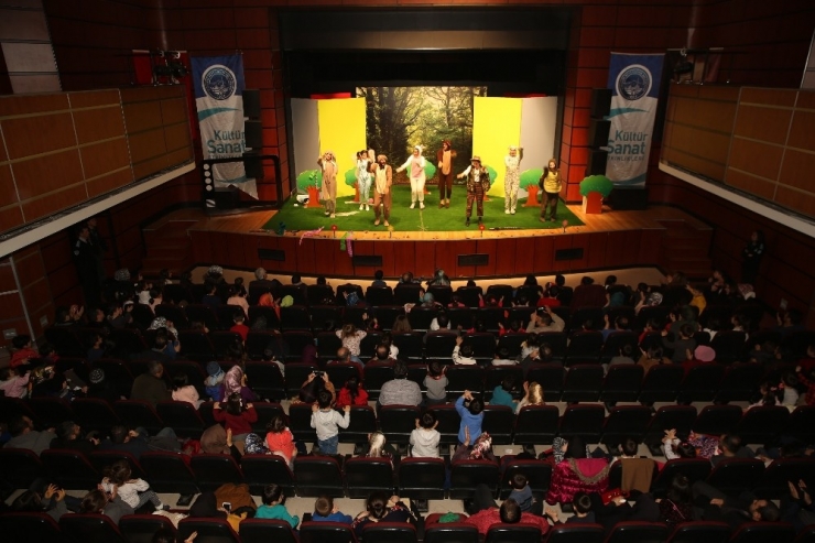 Büyükşehir’de Çocuk Tiyatroları Devam Ediyor