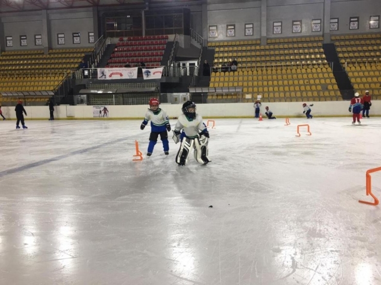 Minik Buz Hokeyciler, Türkiye Şampiyonasına İddialı Hazırlanıyor