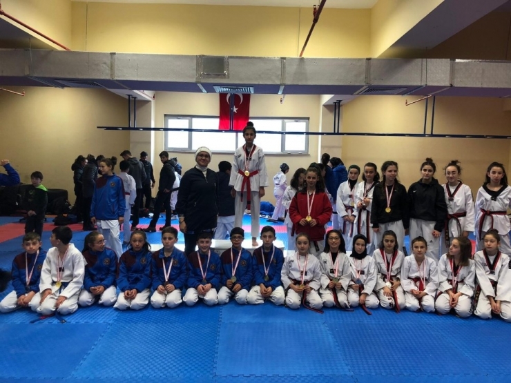 Okul Sporları Taekwondo Küçükler Ve Gençler Ligi Müsabakaları Başladı