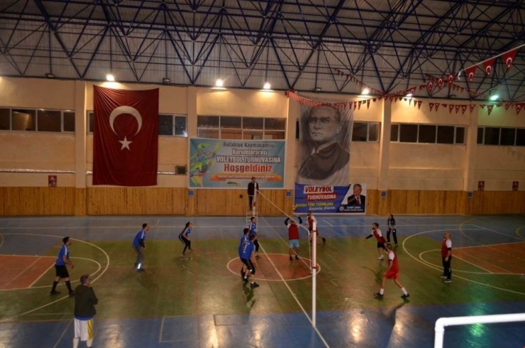 Refahiye’de Kurumlar Arası Voleybol Turnuvası Yapıldı