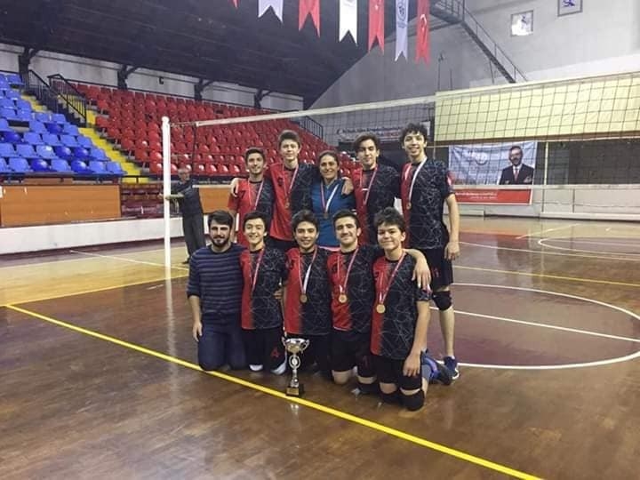 Simav Fen Lisesi Voleybolda İl Şampiyonu Oldu