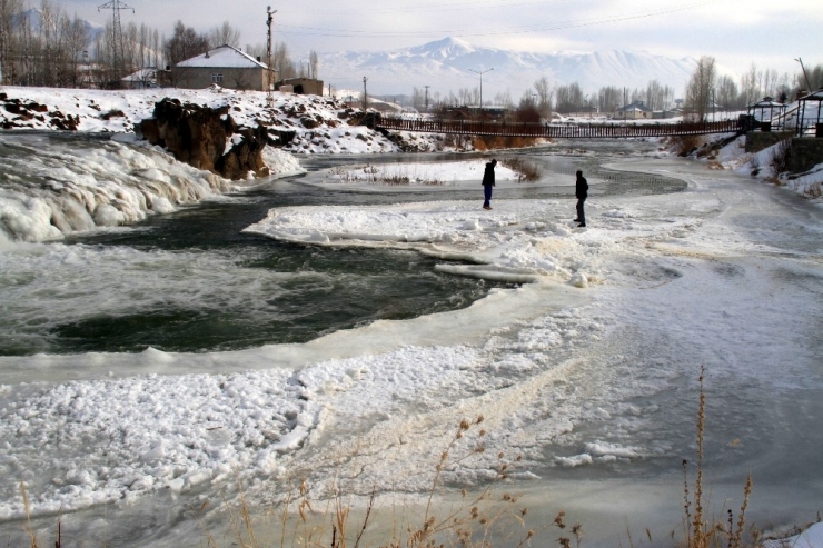Bendimahi Çayı Kısmen Dondu
