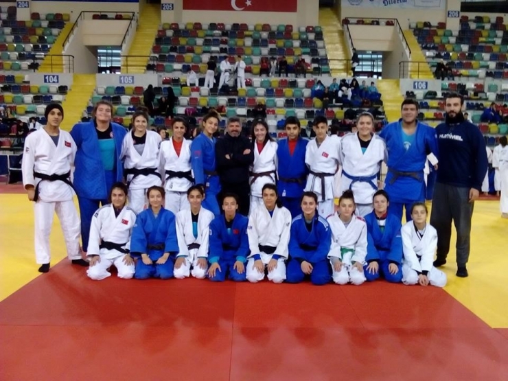 Balıkesir’de Salihli Fırtınası Esti