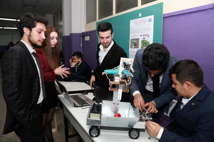 Gaün’lü Mühendis Adayları Çalışmalarını Sergiledi