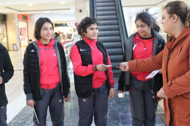 Mardin’de ‘Aile Hekimlerinizi Erken Tanıyın’ Stantları Açıldı