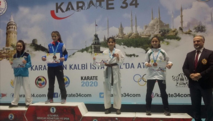 Salihlili Karateciler Başarıya Doymuyor