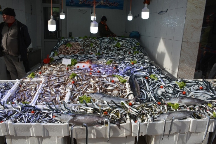 Tezgahlar Balıkla Doldu