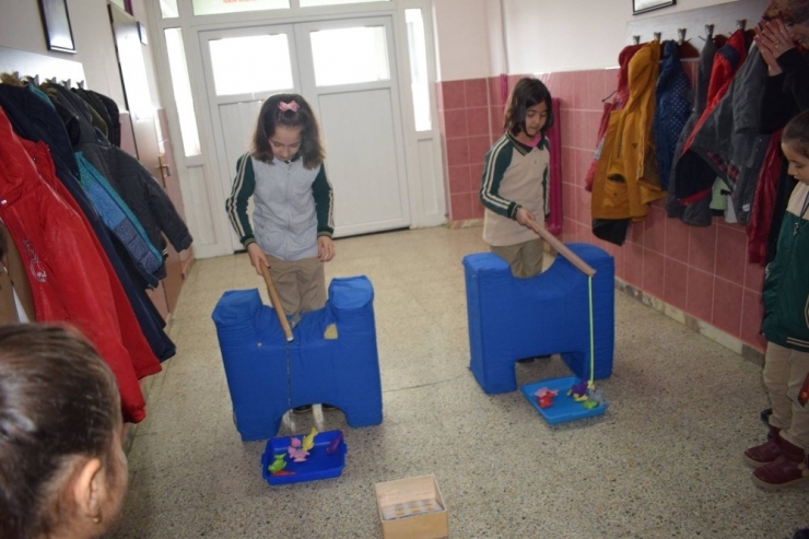 Öğrenciler Oyuncaklarını Köy Okullarına Gönderecek