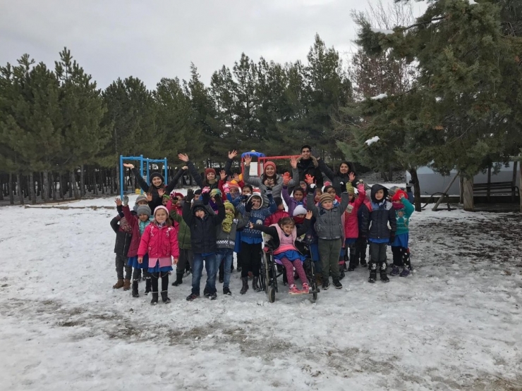 Öğretmen Adaylarından İplikten Mutluluğa Giden Anlamlı Çalışma