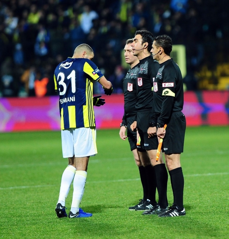 Tribünlerden Slimani’ye Tepki