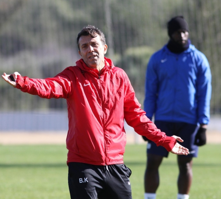 Bülent Korkmaz, Antrenmanda Kayserispor Maçı Taktiklerini Verdi