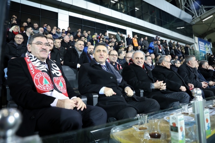 Ümraniye Belediye Başkanı Adayı Yıldırım’dan Ümraniyespor’a Destek