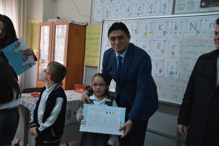 Aliağa’da 16 Bin Öğrenci Karnesini Alarak Tatile Girdi