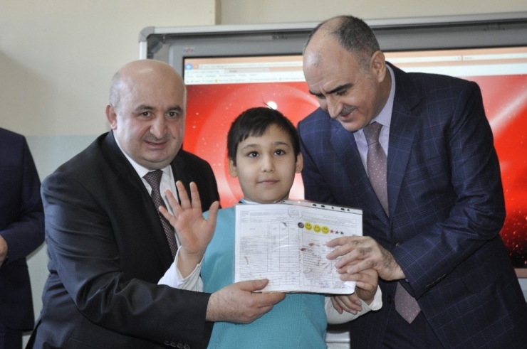 Kahramanmaraş’ta 293 Bin Öğrenci Karne Sevinci Yaşadı