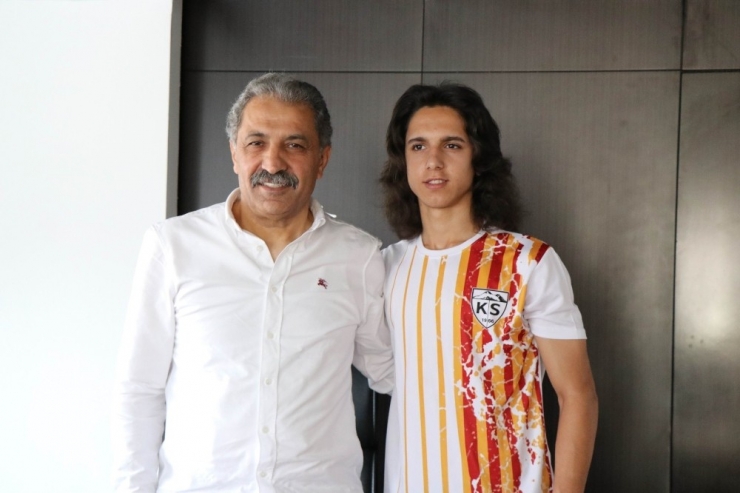 Kayserispor 7 Akademi Oyuncusu İle Profesyonel Sözleşme İmzaladı