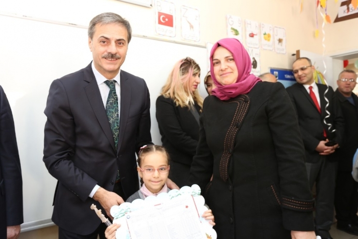 Başkan Alemdar, Öğrencilerin Karne Heyecanına Ortak Oldu