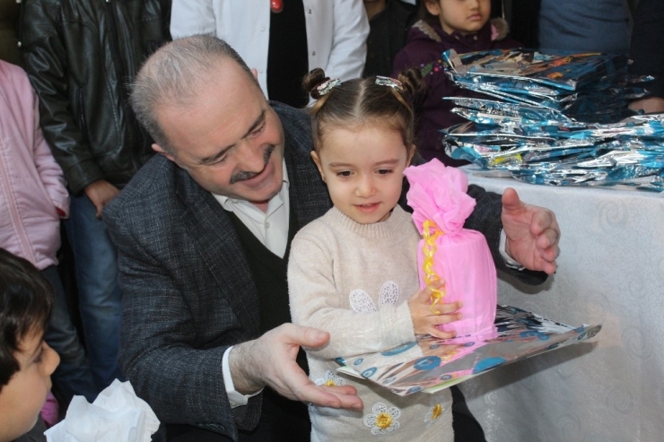 Tuşba’da Minik Öğrencilerin Karne Sevinci