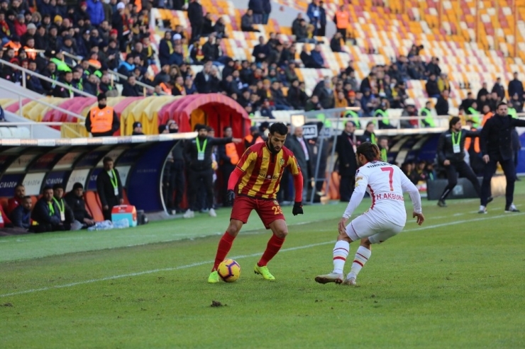 Süper Toto Süper Lig: Evkur Yeni Malatyaspor: 2- Göztepe: 2 (İlk Yarı)