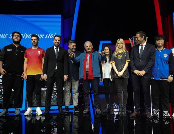 Binali Yıldırım’dan E-spora Büyük Destek