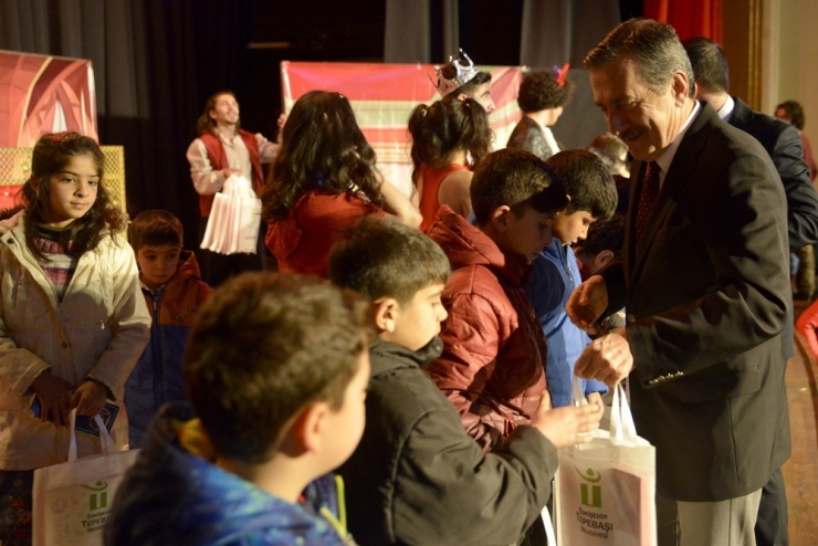 Karne Hediyelerini Başkan Ataç’tan Aldılar