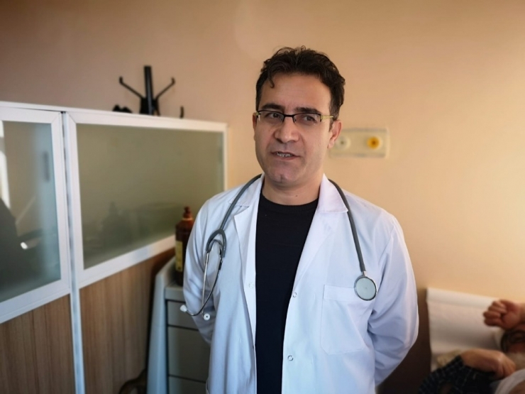 71 Yaşındaki Dede, Karaciğer Ve Bağırsağındaki Tümörden 5 Saatte Kurtuldu