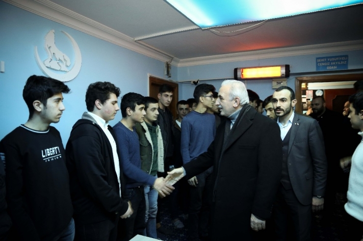 Ümraniye Belediye Başkan Adayı Yıldırım, Ülkü Ocakları’nı Ziyaret Etti