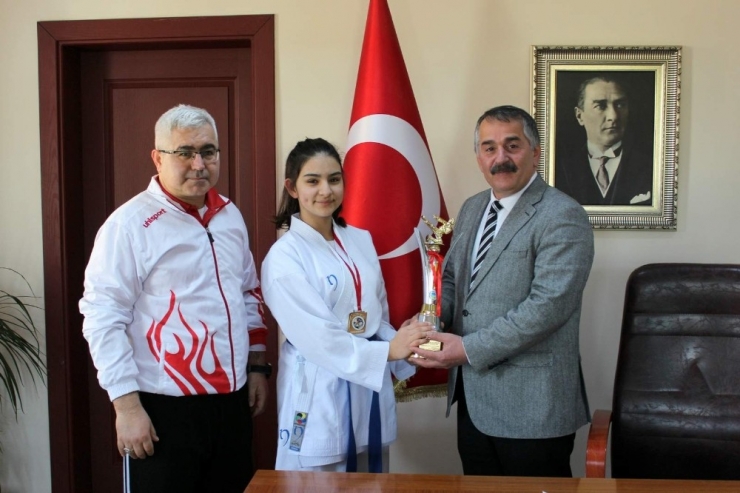 Arifiyeli Karatecilerden Başkan Karakullukçu’ya Ziyaret