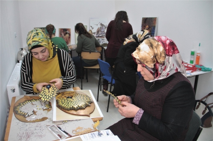 Anne Ve Çocukları Aynı Okulda Eğitim Görüyor