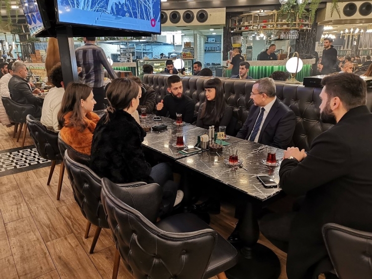 Öğrencilerin Sosyal Medya’dan Çay Davetine İsmail Erdem’den Sürpriz Cevap