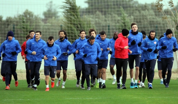 Antalyaspor Antrenmanına Rüzgar Engeli