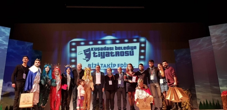 ‘Deniz Dibinde Zil Sesi’ Seyirciyle Buluşmaya Devam Ediyor