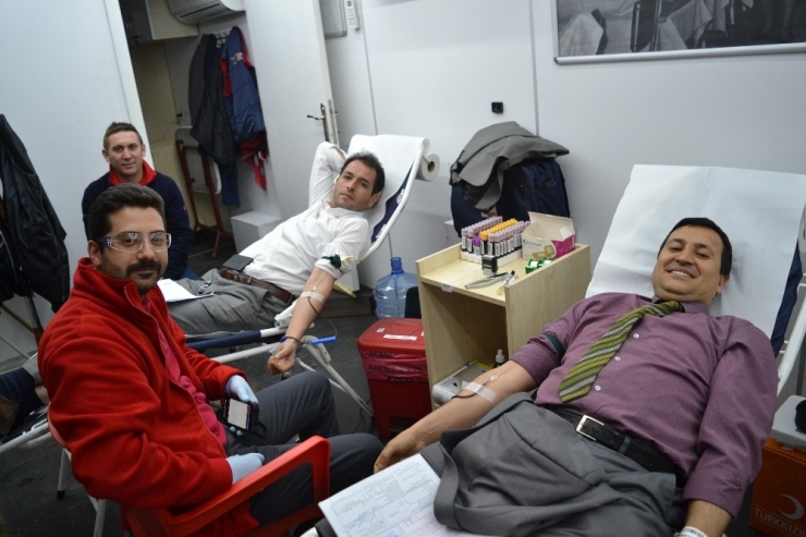 Şuhutlu Vatandaşlardan Kan Bağışına Destek