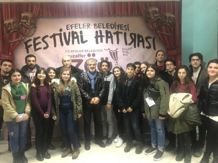 Tiyatro Festivalinde Karşıyaka Rüzgarı