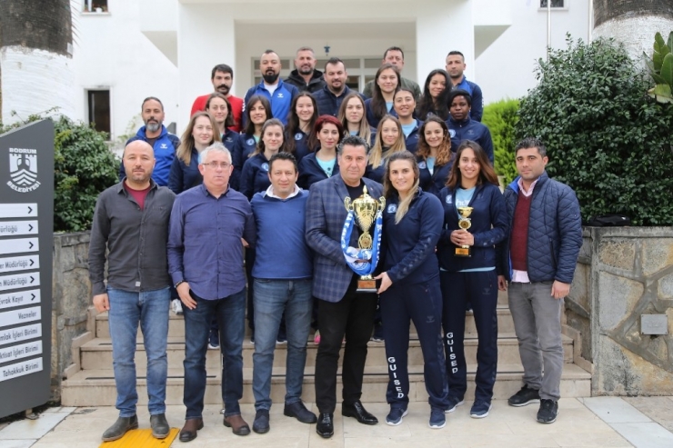 Hentbolun Yıldızlarından Başkan Kocadon’a Teşekkür