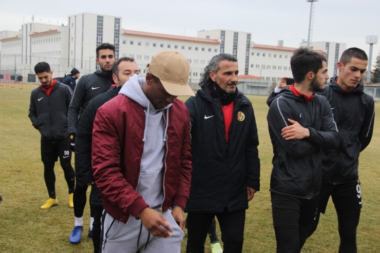 Lisansı Çıkmayan Oyuncular Eskişehirspor’dan Ayrıldı