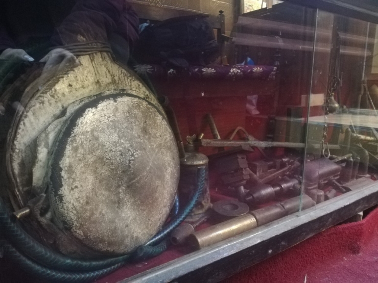 Süryani Ustalarının 200 Yıllık Malzemelerini İş Yerinde Sergiliyor