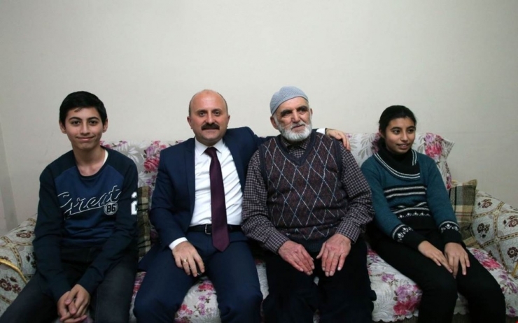 Valiyi Duygulandıran Dede