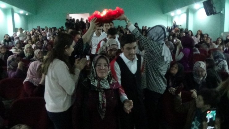 Şaphane’de Asker Eğlencesi Coşkusu