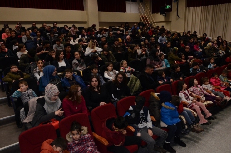 Erzincan Belediyesi Şehir Tiyatrosu’na Büyük Beğeni