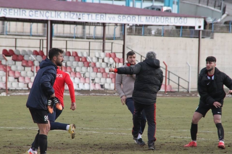 Maç Bitti Ortalık Savaş Alanına Döndü
